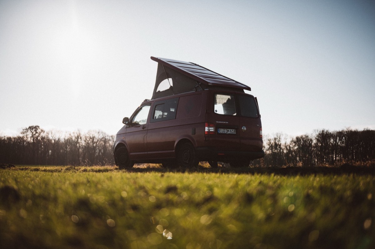 Fertig eingebautes SCA-Aufstelldach auf dem VW T5