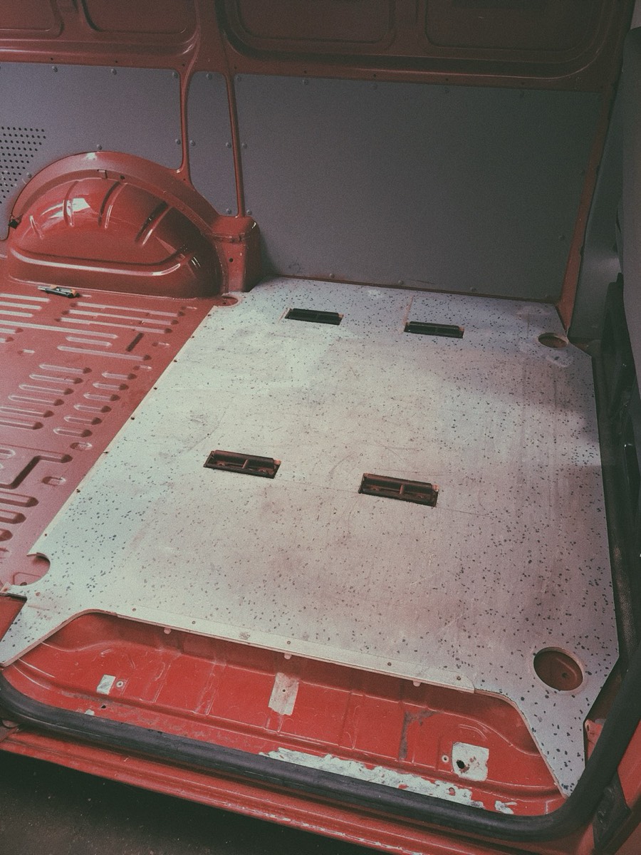 Sitzanker im Boden des VW T5, Mark 1