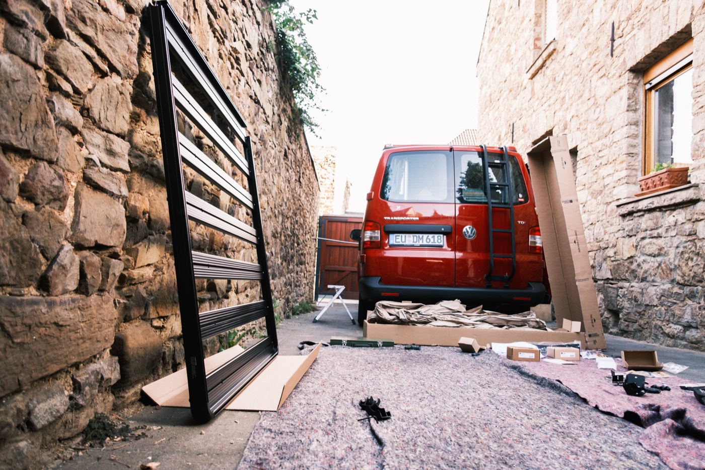 VW T5/T6 mit Aufstelldach, Dachträger und Anbauteilen — Außenausstattung von draussenmensch.de